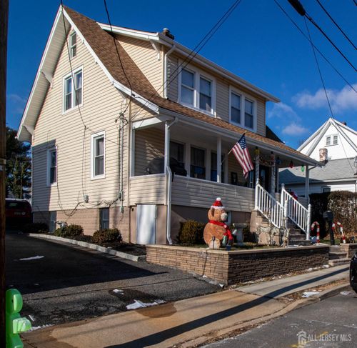 16 Chestnut St, South River, NJ, 08882-1017 | Card Image
