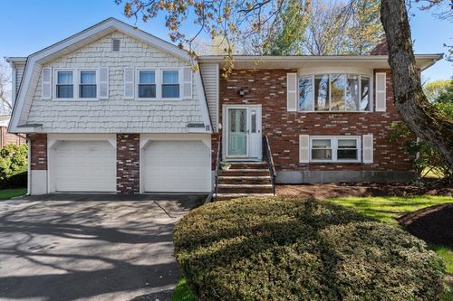 11 Harvard Cir, Needham, MA, 02494-2448 | Card Image