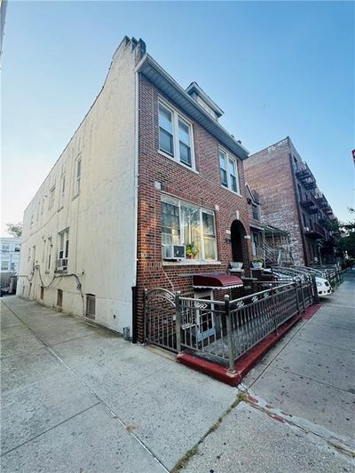 1728 4th Street, Home with 7 bedrooms, 6 bathrooms and null parking in Brooklyn NY | Image 3