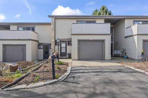 966 Valentine Road, Oconomowoc, WI, 53066 | Card Image