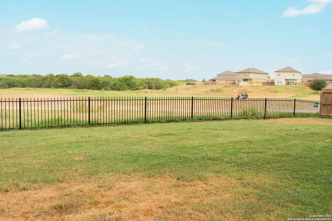 469 Middle Green Loop, House other with 5 bedrooms, 3 bathrooms and null parking in Floresville TX | Image 18