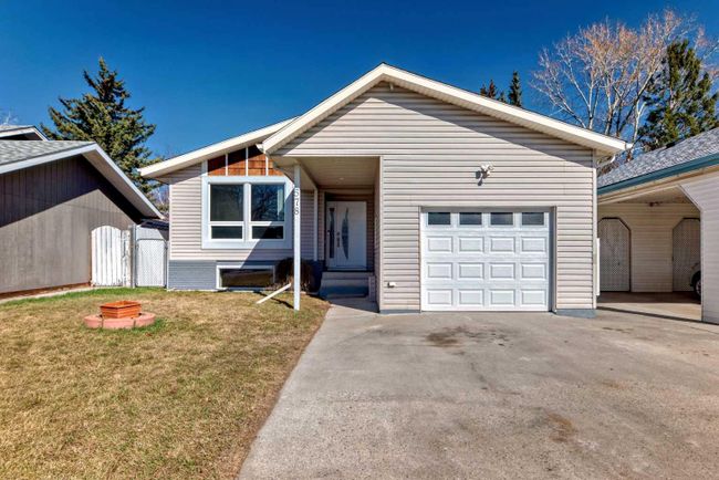 578 Aboyne Crescent Ne, Home with 3 bedrooms, 2 bathrooms and 4 parking in Calgary AB | Image 1