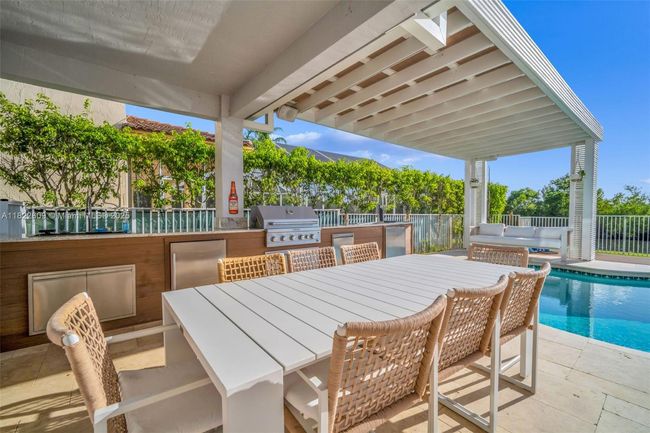 942 Lavender Cir, House other with 4 bedrooms, 3 bathrooms and null parking in Weston FL | Image 9