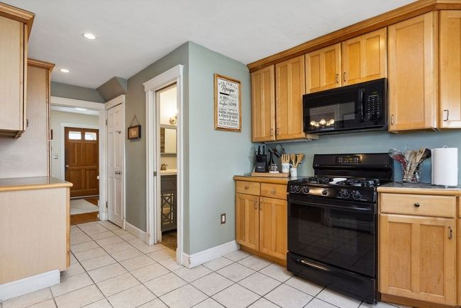 33 - 33 Argyle Rd, House other with 3 bedrooms, 2 bathrooms and 2 parking in Braintree MA | Image 6