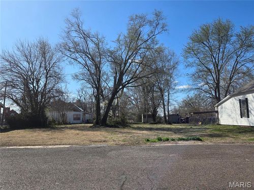 140 Victory Dr, East Alton, IL, 62024-1129 | Card Image