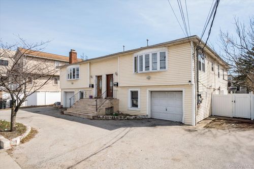 569 Peninsula Blvd, Cedarhurst, NY, 11516-1330 | Card Image
