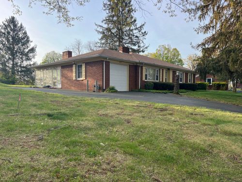 812 Hillcrest Dr, STAUNTON, VA, 24401-1642 | Card Image