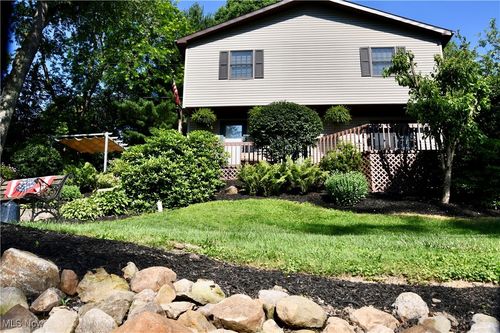 1511 Lake Front Dr, Salem, OH, 44460-9751 | Card Image