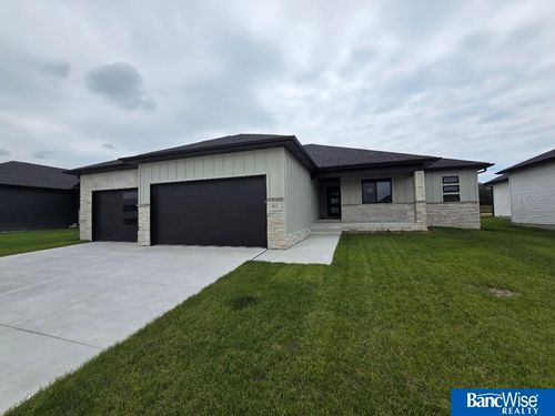 441 Half Moon Dr, Lincoln, NE, 68527-1502 | Card Image