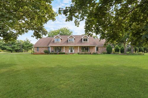 2 Essex Ct, Hawthorn Woods, IL, 60047-9252 | Card Image