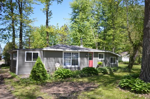 6208 London Rd, Kettle And Stony Point Fn, ON, N0N1J1 | Card Image