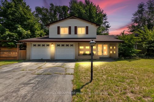 3050 Woodward Ave, Burlington, ON, L7N2M2 | Card Image