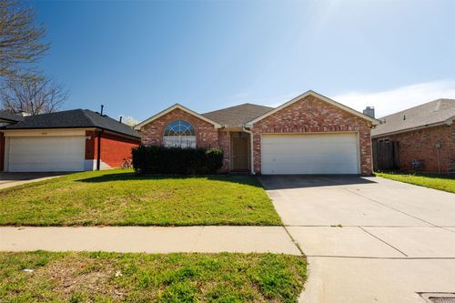 9028 Brushy Creek Trl, Fort Worth, TX, 76118-7344 | Card Image