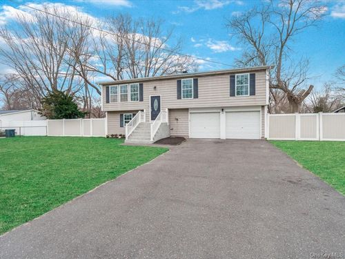 45 Magnolia Dr, Selden, NY, 11784-2041 | Card Image