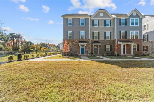 910 Marston St, Suffolk, VA, 23435-3923 | Card Image