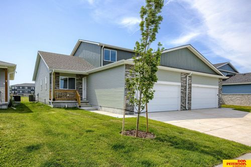 3563 Little Bluestem Rd, Fremont, NE, 68025-8077 | Card Image