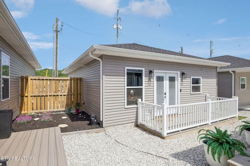 325 7th St, Rocky Top, TN, 37769-4001 | Card Image