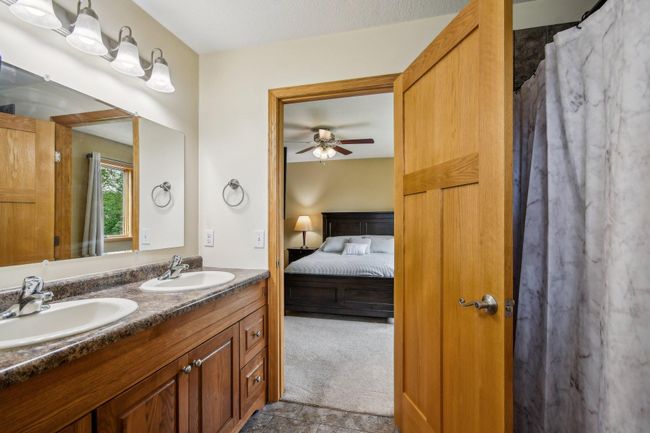 38-web-or-mls-Prairie Grass Dr-1006-036.jpg | Image 38