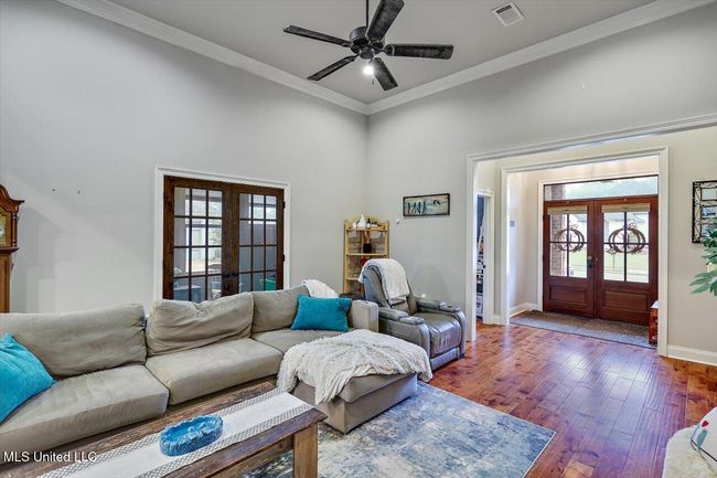 10-601 Emerald Ct | Image 4