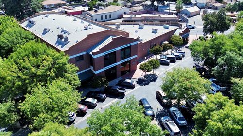 711 N Court St, Visalia, CA, 93291-3638 | Card Image