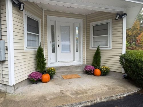 1912 Victory Hwy, Glendale, RI, 02826-1669 | Card Image