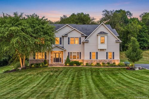 16 Canterbury Ln, Warwick, NY, 10990-7411 | Card Image