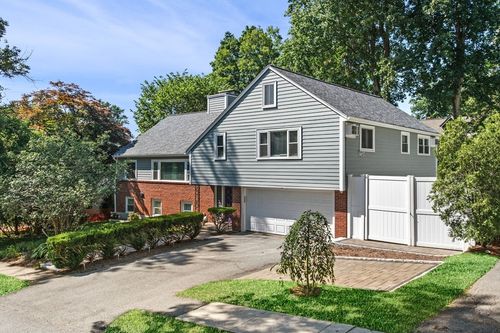 4 Chestnut St, Winchester, MA, 01890-3019 | Card Image