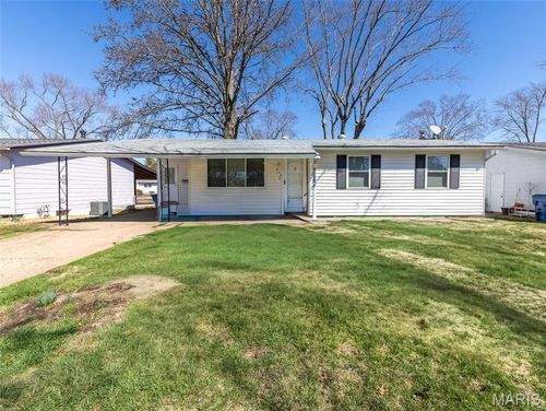 935 Kingsbrook Ln, Florissant, MO, 63031-2360 | Card Image
