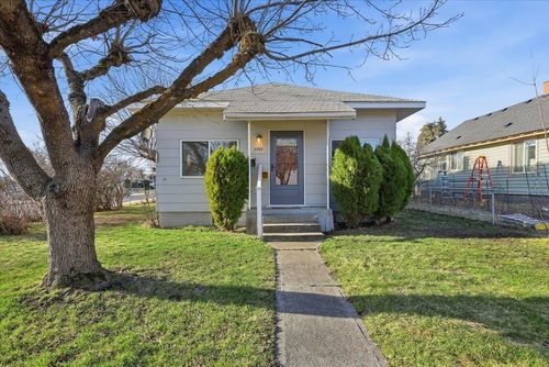 3303 N Stone St, Spokane, WA, 99207-4782 | Card Image