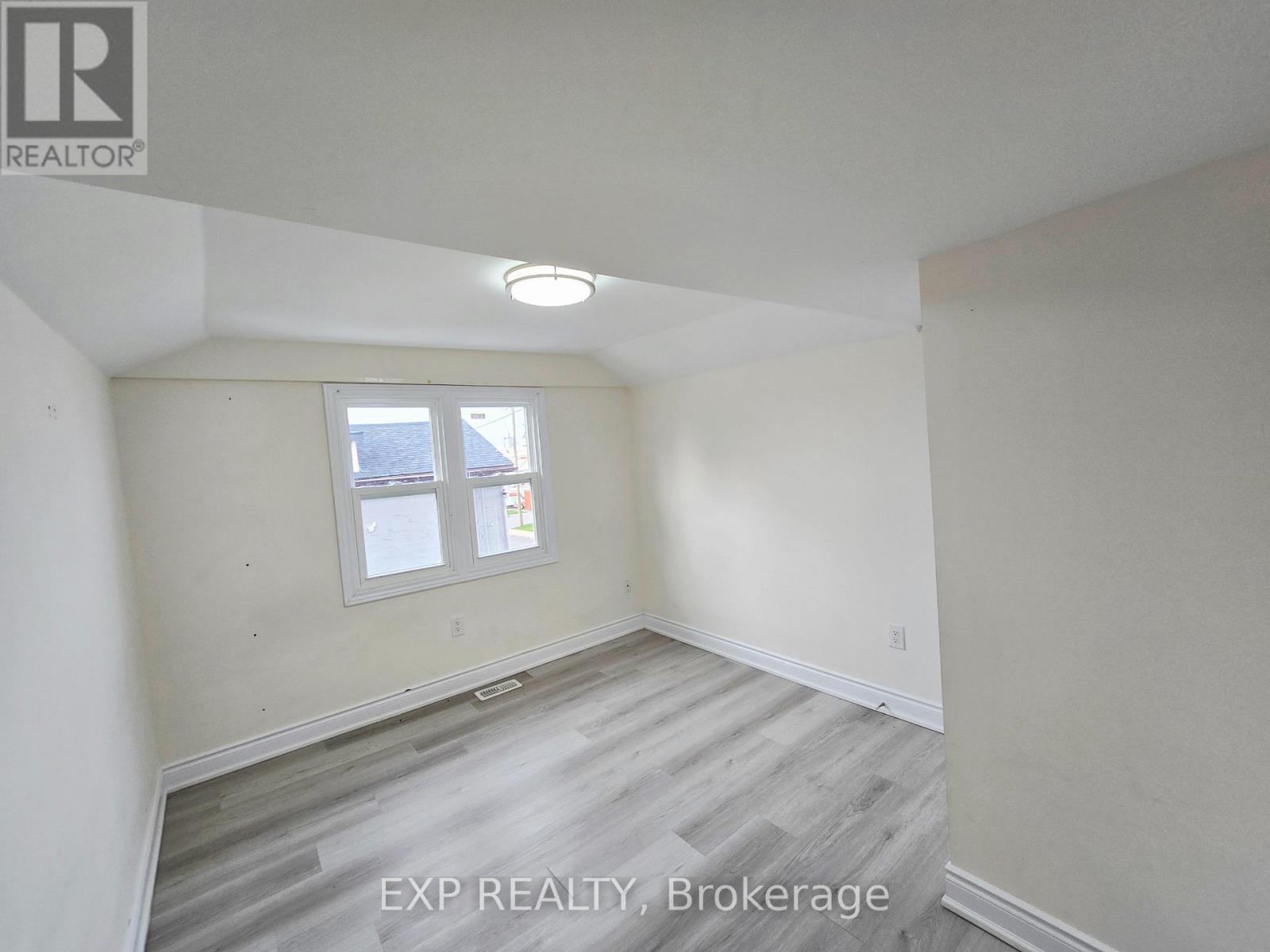 Residential Lease in St. Catharines (E. Chester) 4