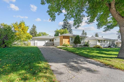 632 44 Ave Nw, Calgary, AB, T2K0J4 | Card Image