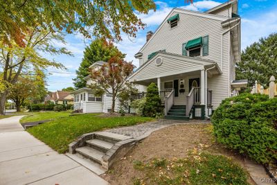 Front yard view | Image 1