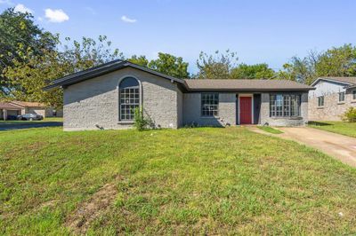 6033 Crosswood Lane, House other with 4 bedrooms, 2 bathrooms and null parking in Dallas TX | Image 1