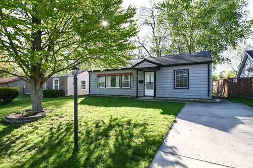 127 S Hawthorne Blvd, Mundelein, IL, 60060-2820 | Card Image