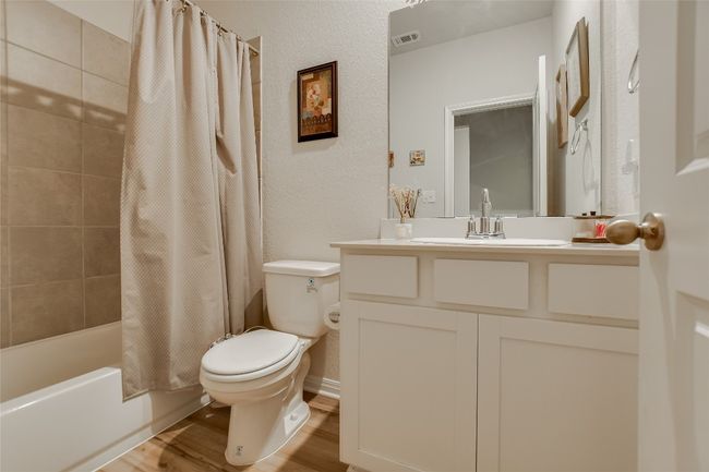 Full bathroom featuring tub/shower combo | Image 25