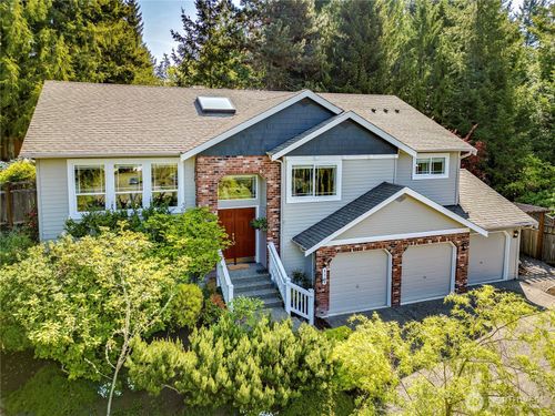 9418 Ne Tidal Ct, Bainbridge Island, WA, 98110-4625 | Card Image