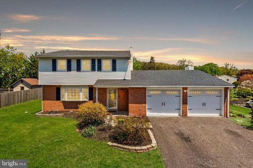 723 Wendy Dr, POTTSTOWN, PA, 19464-2445 | Card Image