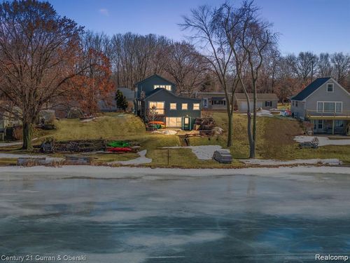 222 Ackerson Lake Dr, Jackson, MI, 49201-8755 | Card Image