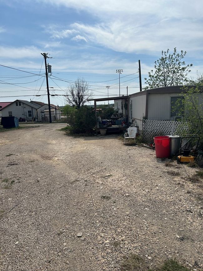 1606 Tayloe Ave, House other with 2 bedrooms, 1 bathrooms and null parking in Sonora TX | Image 6