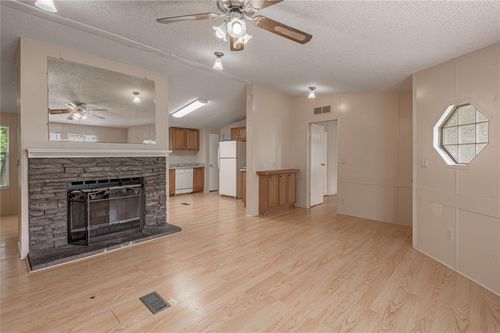 1323 Avenue E, Huntsville, TX, 77340-5347 | Card Image