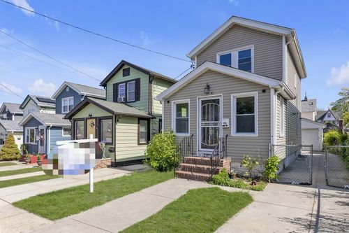 218 110th Ave, Queens Village, NY, 11429-2516 | Card Image