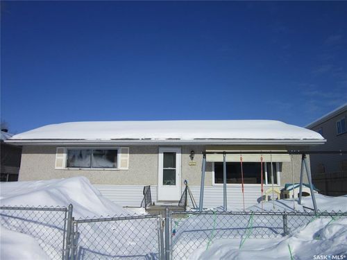 552 6th Street E, Prince Albert, SK, S6V0N4 | Card Image