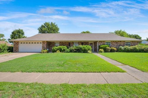 6322 Se Quail Ridge Rd, Bartlesville, OK, 74006-8044 | Card Image