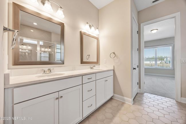 Primary Bathroom | Image 15