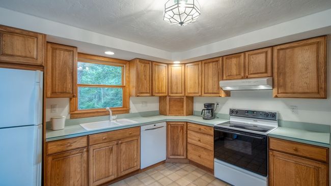 85 Howe St, House other with 3 bedrooms, 2 bathrooms and 4 parking in Ashland MA | Image 8