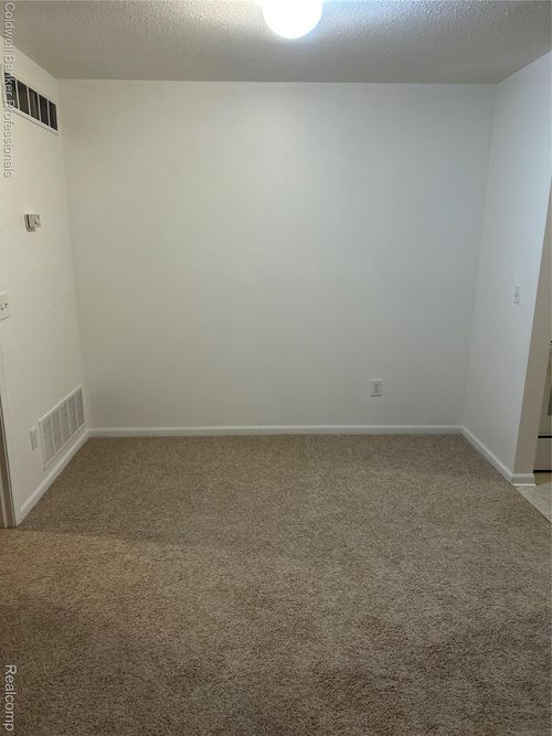 284 Marigold Cir, Westland, MI, 48185-9632 | Card Image