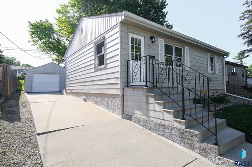 604 N Highland Ave, Sioux Falls, SD, 57103-0924 | Card Image