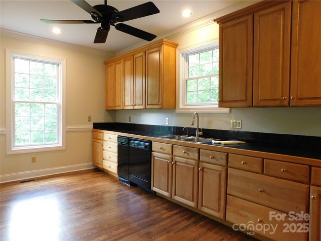 This kitchen has storage galore! | Image 18