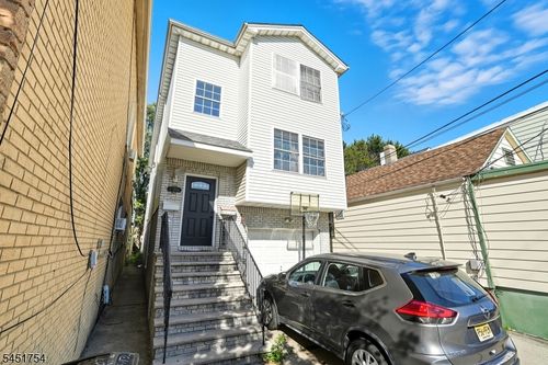87 Cottage St, Bayonne, NJ, 07002-4301 | Card Image