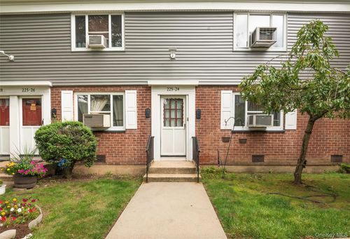 814-225-24 Manor Road, New York, NY, 11427 | Card Image